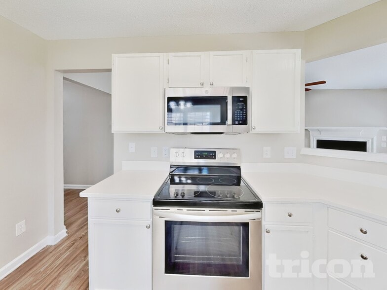 Building Photo - 3120 Riverbrooke Dr