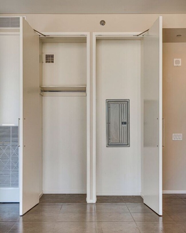 Building Photo - Veer Towers 1407E- Strip/City Views from this Stunning 1 bd/1ba Residence