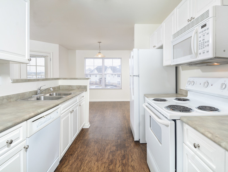 Kitchen - Preston Pointe at Brownstown