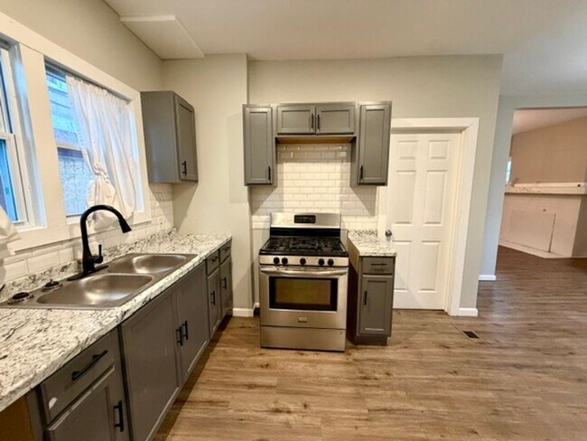 Building Photo - Updated 3-Bedroom Home for Lease – Section 8 Welcome - Call (313)429-3244