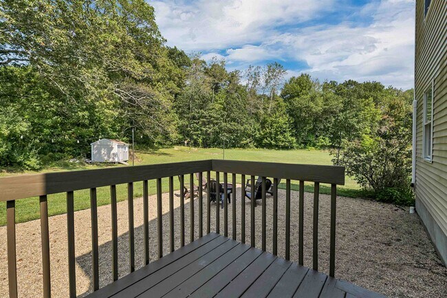 Building Photo - 172 Center St