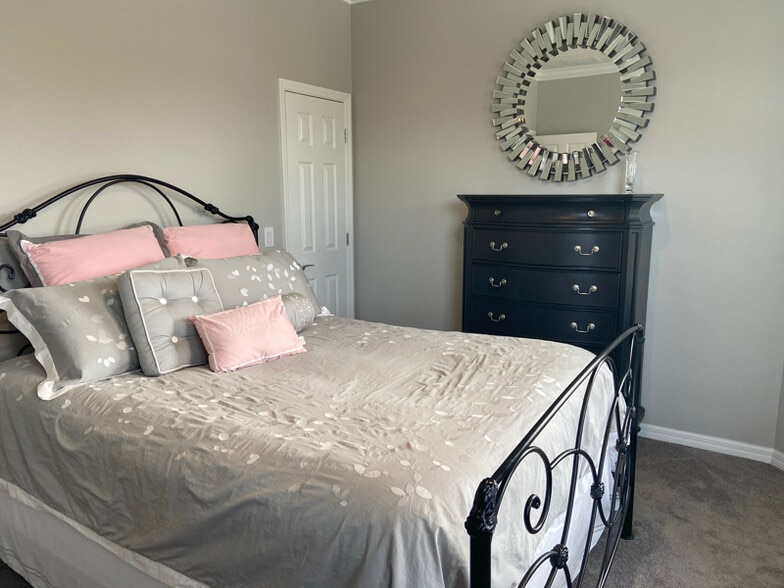 Building Photo - 823 SE Villandry Way