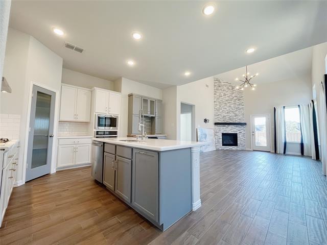 Building Photo - 816 Brenham Ave