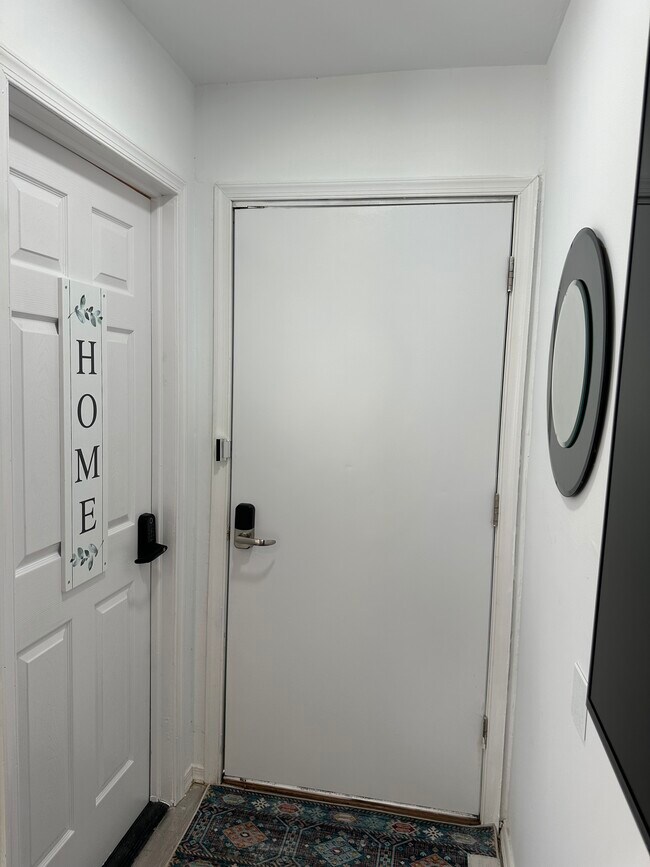 Building Photo - 3826 W 9th St