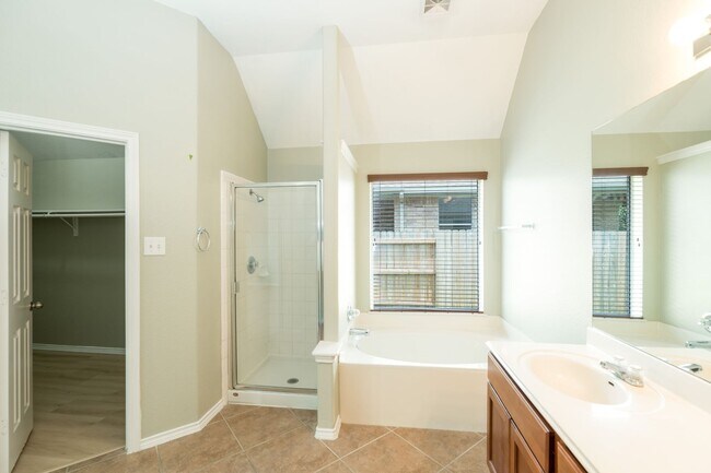 Building Photo - 11516 Sunny Creek Ln