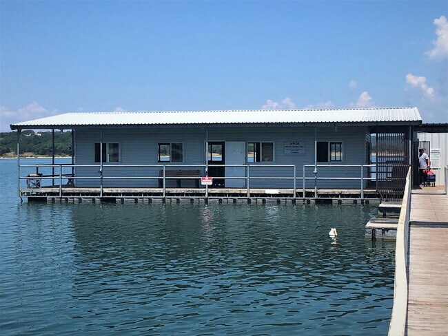 Building Photo - 3 BR/2 BA - 1554 SF Home in LAGO VISTA!!!