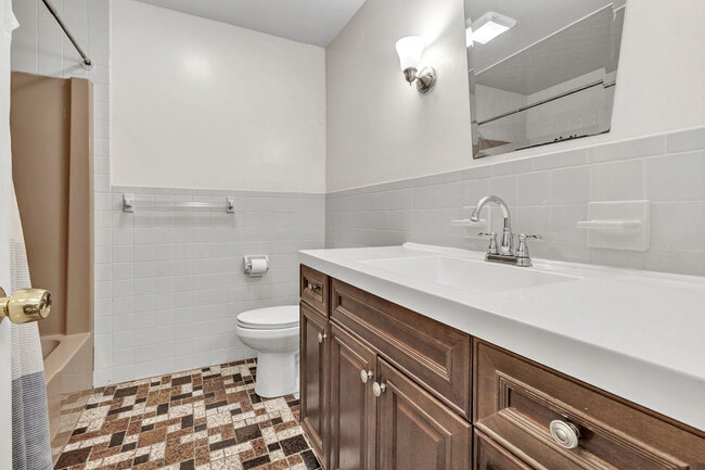 Building Photo - 46 Daniel Dr