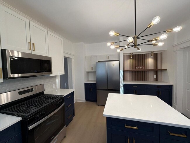 Building Photo - Great Home For RWJMS/Rutgers Students * Walk to New Brunswick/Highland Park Nightlife * All Utili...