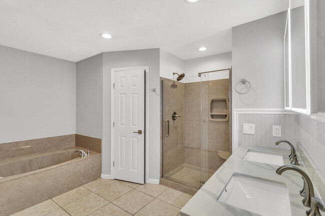 Building Photo - 2500 Bluewater Dr