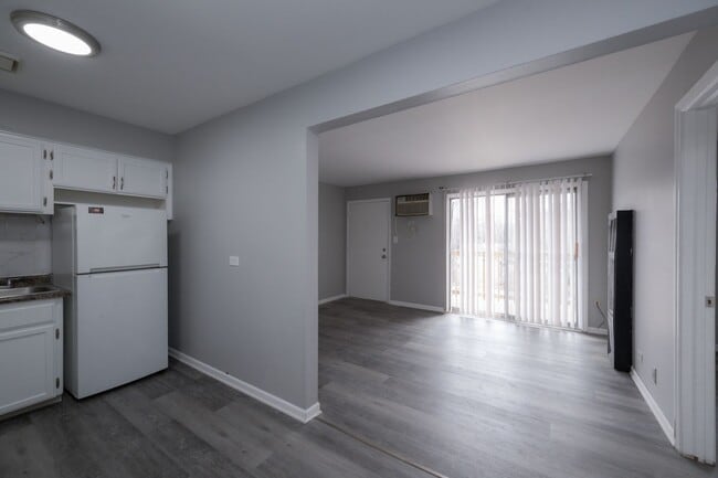 Building Photo - 15302-03 Knox-
