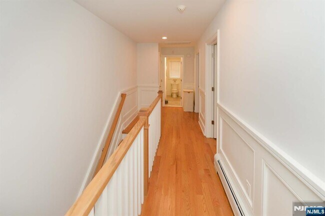Building Photo - 247 Hoym St