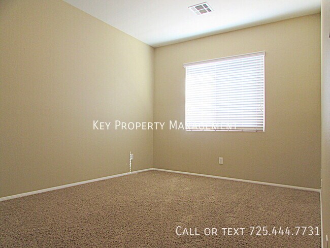 Building Photo - 692 Sumatra Pl