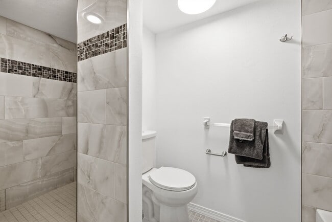 Building Photo - 2453 Egret Blvd