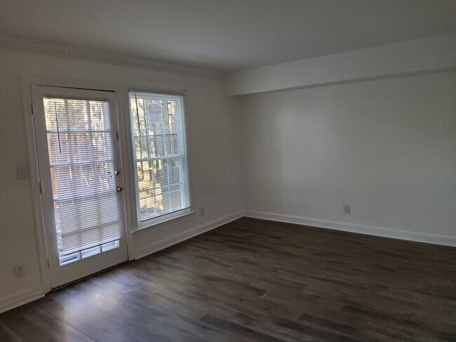 Building Photo - 2841 Tully Square