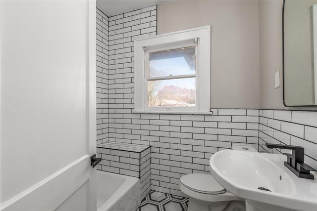 Building Photo - 5213 Tremont St