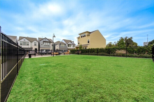 Building Photo - 16032 Mason Run Dr
