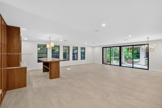 Building Photo - 2330 Overbrook St