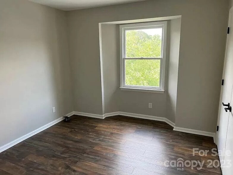 Building Photo - Room in Condo on Meadow Rose Ln