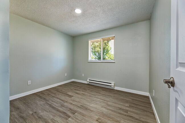 Building Photo - READY SET MOVE!!! GREAT PRICE & LOCATION - Darling Rambler in Olympia
