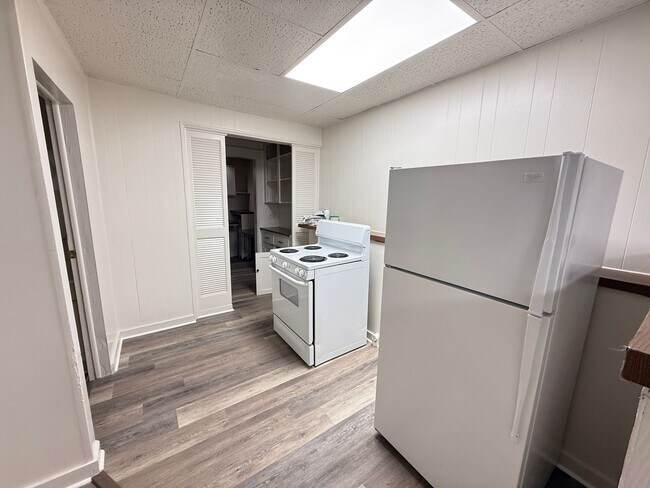 Building Photo - 334 W Wesley St