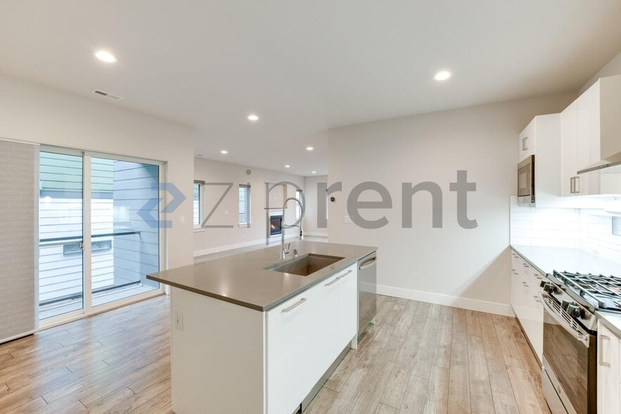 Building Photo - 12220 SE 251st Pl