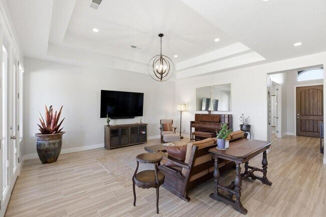 Building Photo - Brio Beauty! 3 Bedroom Home with View and RV Parking!