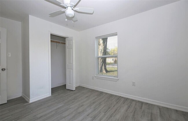 Building Photo - 5230 Pensdale St
