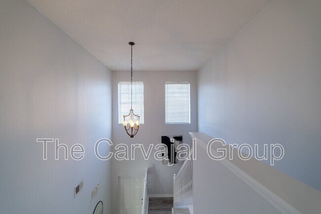 Building Photo - 2210 Seven Oaks Dr