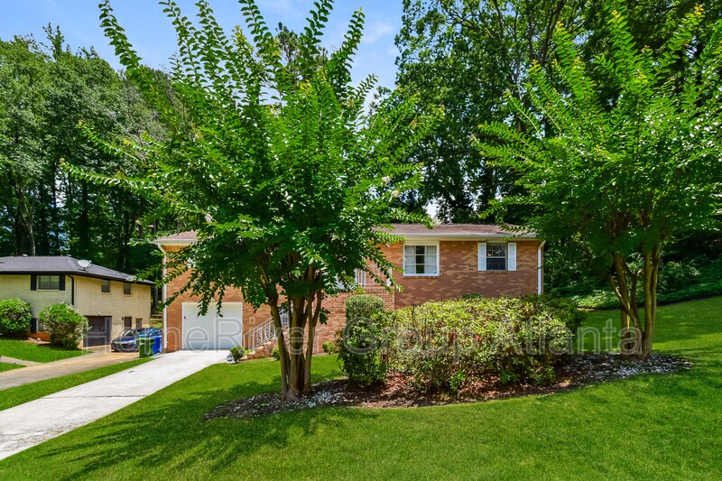 Primary Photo - 575 W Handy Dr NW