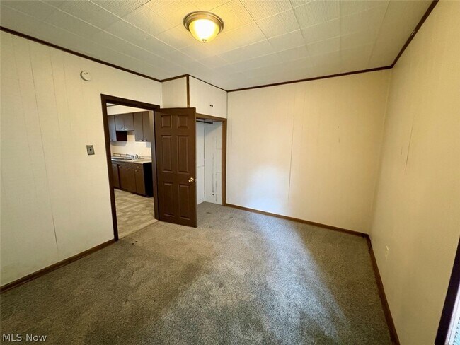 Building Photo - 391 E Voris St