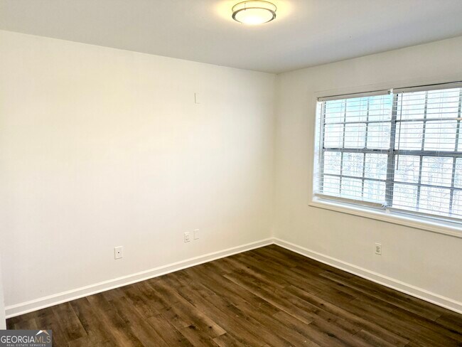 Building Photo - 111 W Burke St