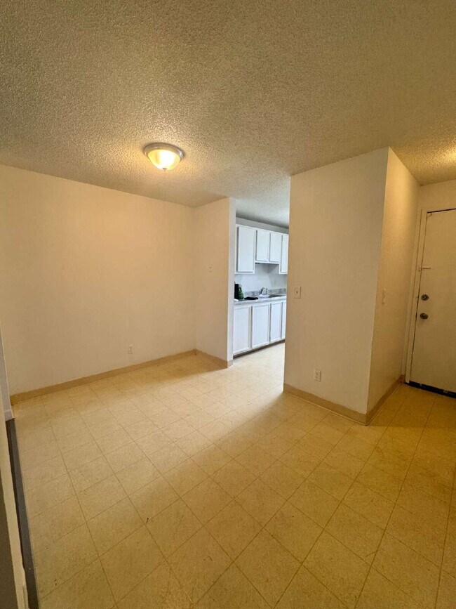 Building Photo - 2 Bed / 1 Bath in Prime Happy Valley Location