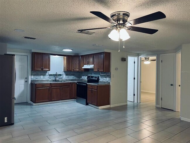 Building Photo - 5323 Satsuma Dr