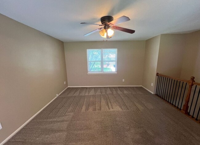 Building Photo - Spacious Split Level Duplex in Lee’s Summit!
