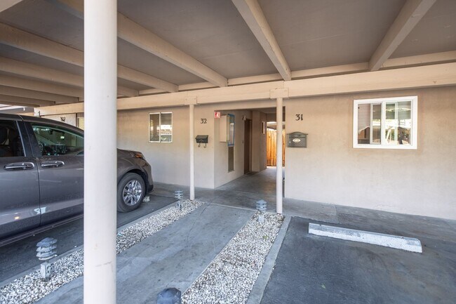 Building Photo - 805 Tully Rd