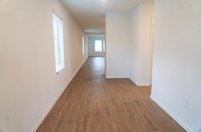 Building Photo - 2802 Via Augusta Dr