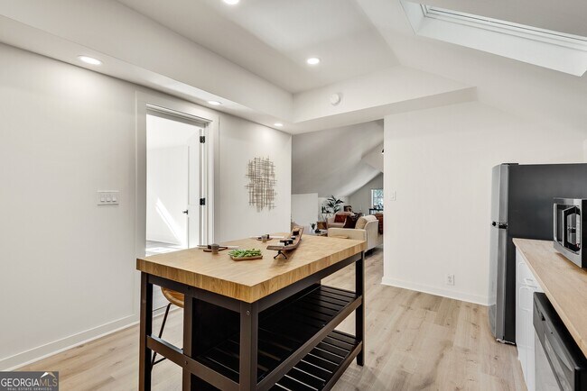 Building Photo - 901 Argonne Ave NE