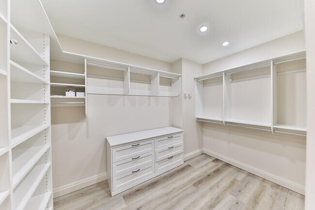 Building Photo - 400 Kelly Plantation Dr