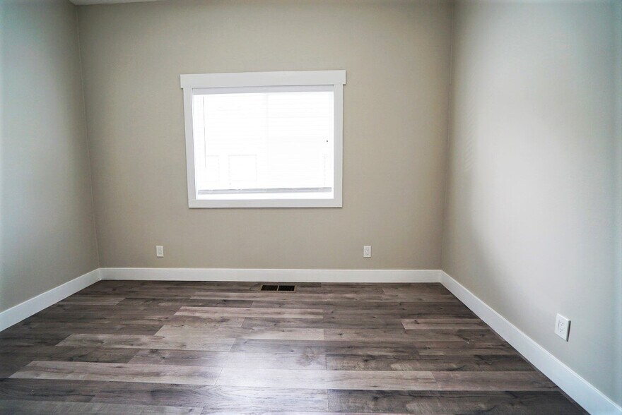 Building Photo - 1633 62nd St