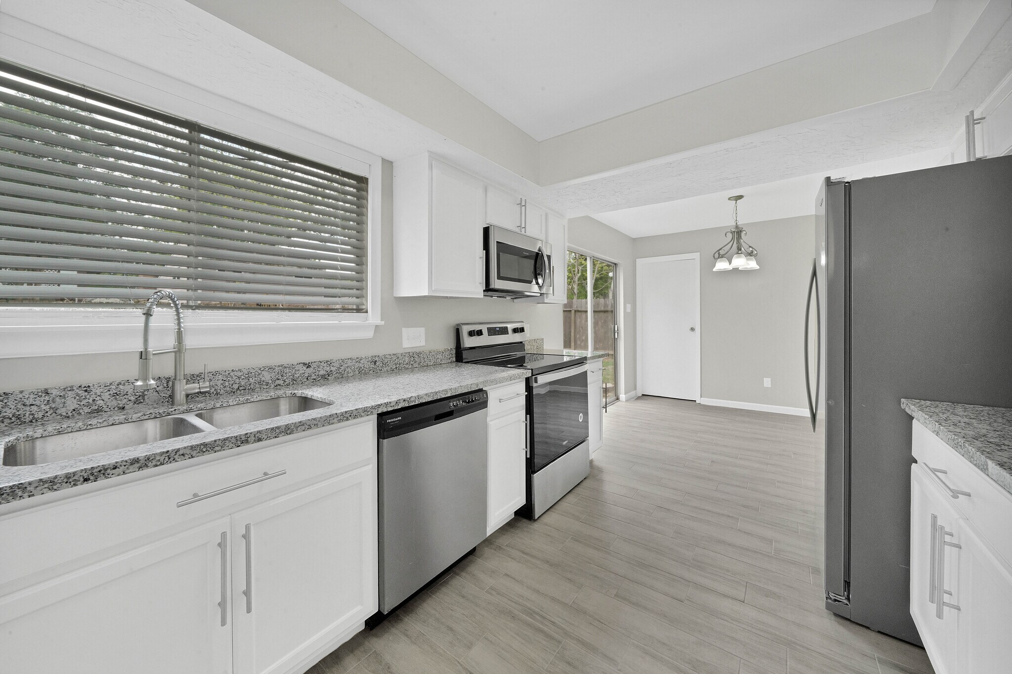 Kitchen - 1211 Sand Stone Dr