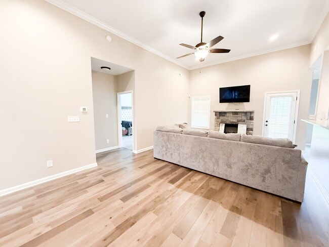 Building Photo - 1727 Oak Frst Dr