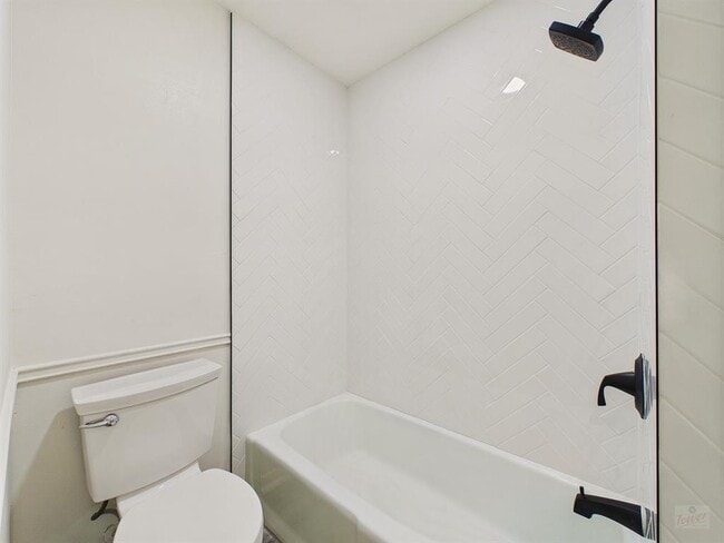 Building Photo - 6108 Shadow Valley Dr