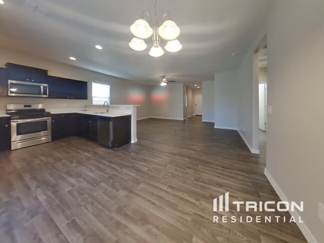 Building Photo - 38169 W Vera Cruz Dr