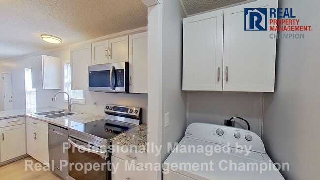 Building Photo - 2 BD/2 BA Home w/Open Main Living Area and Split Bedrooms