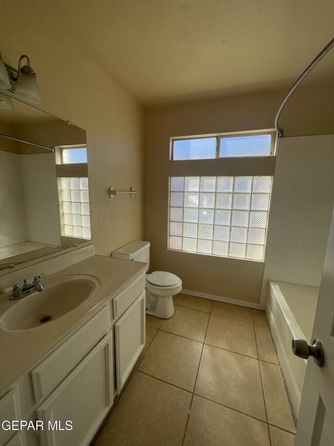 Building Photo - 13928 Pete La Rue Cir