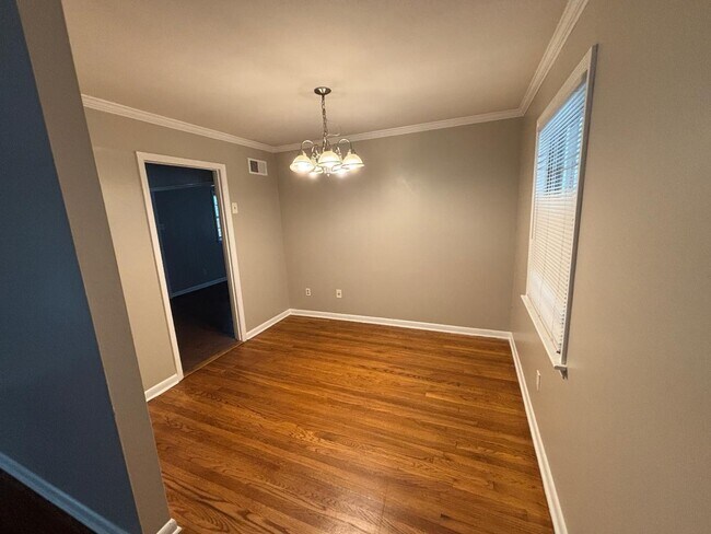 Building Photo - 3065 Earnett St