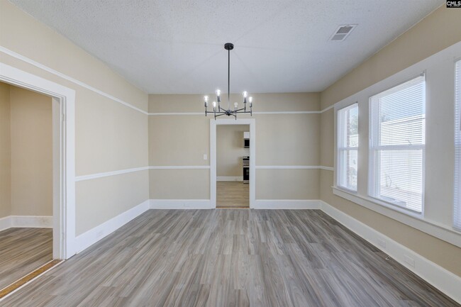 Building Photo - 3012 Rosewood Dr