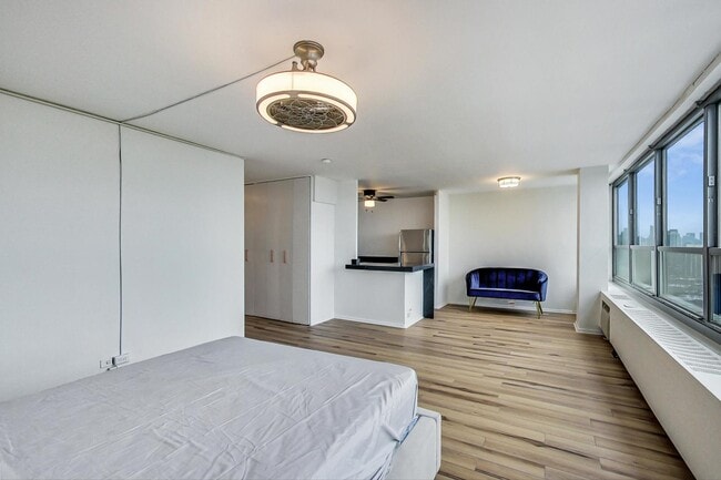 Building Photo - 3550 N Lake Shore Dr