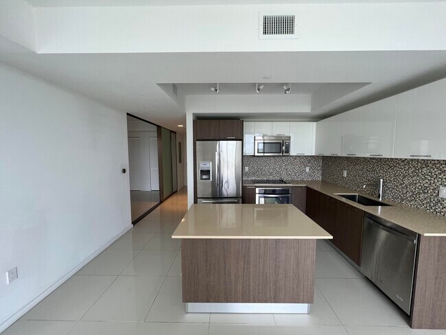 Building Photo - 5300 Paseo Blvd