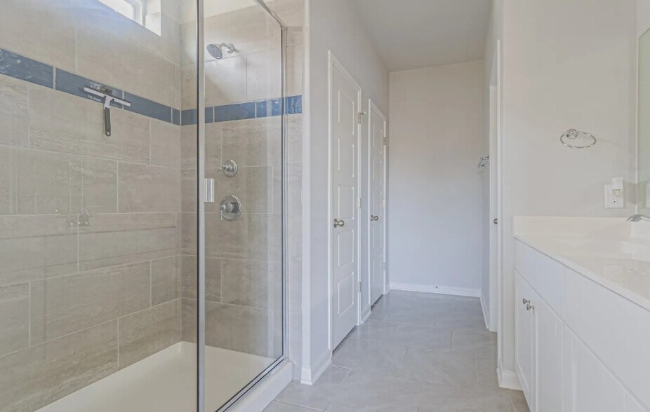 Building Photo - 2511 Seabream Dr